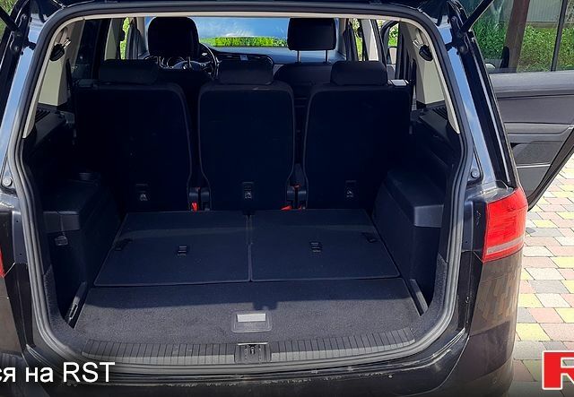 Черный Фольксваген Туран, объемом двигателя 2 л и пробегом 284 тыс. км за 17500 $, фото 11 на Automoto.ua