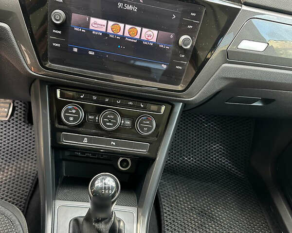 Чорний Фольксваген Туран, об'ємом двигуна 1.97 л та пробігом 260 тис. км за 18000 $, фото 14 на Automoto.ua