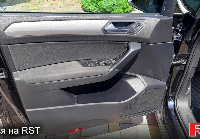 Черный Фольксваген Туран, объемом двигателя 2 л и пробегом 284 тыс. км за 17500 $, фото 6 на Automoto.ua