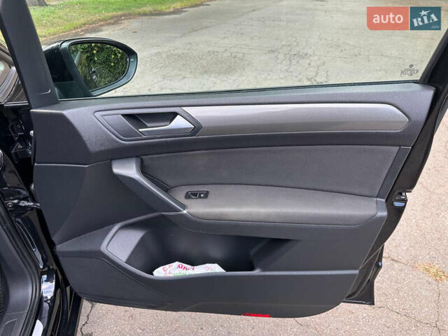 Чорний Фольксваген Туран, об'ємом двигуна 1.97 л та пробігом 260 тис. км за 18000 $, фото 23 на Automoto.ua