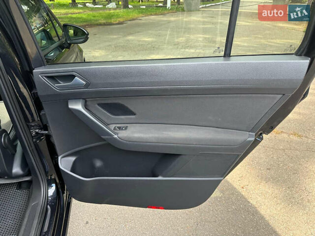 Чорний Фольксваген Туран, об'ємом двигуна 1.97 л та пробігом 260 тис. км за 18000 $, фото 19 на Automoto.ua