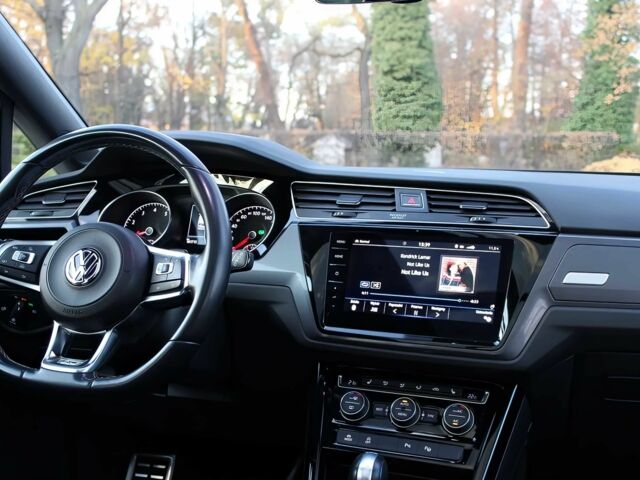 Черный Фольксваген Туран, объемом двигателя 1.8 л и пробегом 39 тыс. км за 5600 $, фото 7 на Automoto.ua