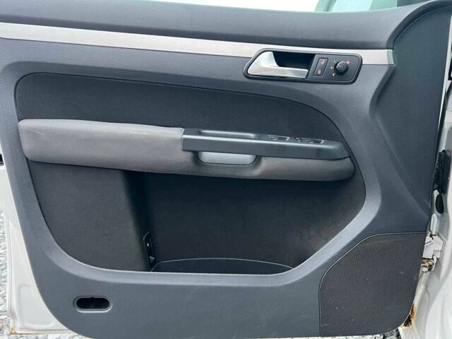 Черный Фольксваген Туран, объемом двигателя 2 л и пробегом 197 тыс. км за 6490 $, фото 14 на Automoto.ua