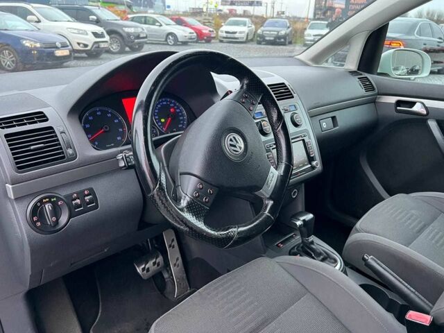 Черный Фольксваген Туран, объемом двигателя 2 л и пробегом 197 тыс. км за 6490 $, фото 16 на Automoto.ua