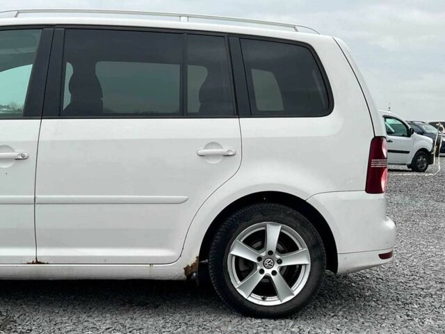 Черный Фольксваген Туран, объемом двигателя 2 л и пробегом 197 тыс. км за 6490 $, фото 4 на Automoto.ua