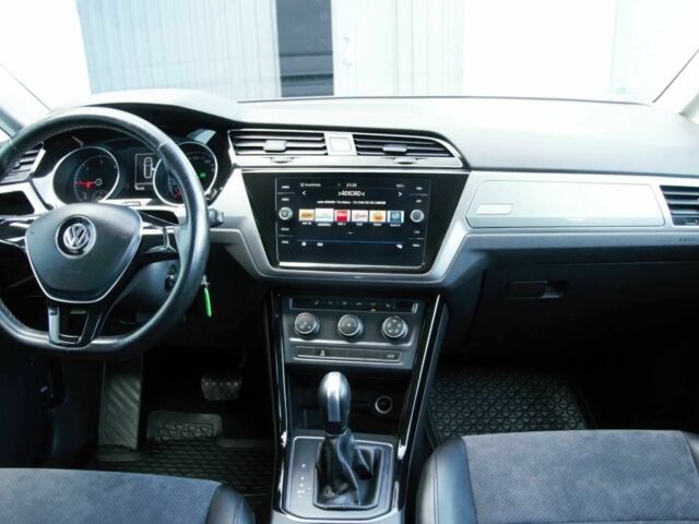 Черный Фольксваген Туран, объемом двигателя 1.6 л и пробегом 89 тыс. км за 12300 $, фото 12 на Automoto.ua