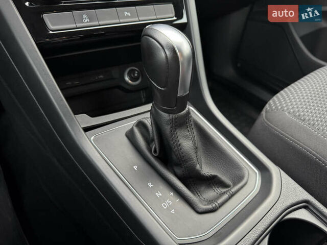 Черный Фольксваген Туран, объемом двигателя 1.97 л и пробегом 225 тыс. км за 17950 $, фото 19 на Automoto.ua