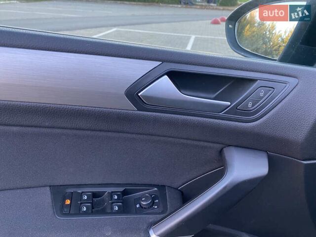 Черный Фольксваген Туран, объемом двигателя 2 л и пробегом 183 тыс. км за 16999 $, фото 17 на Automoto.ua