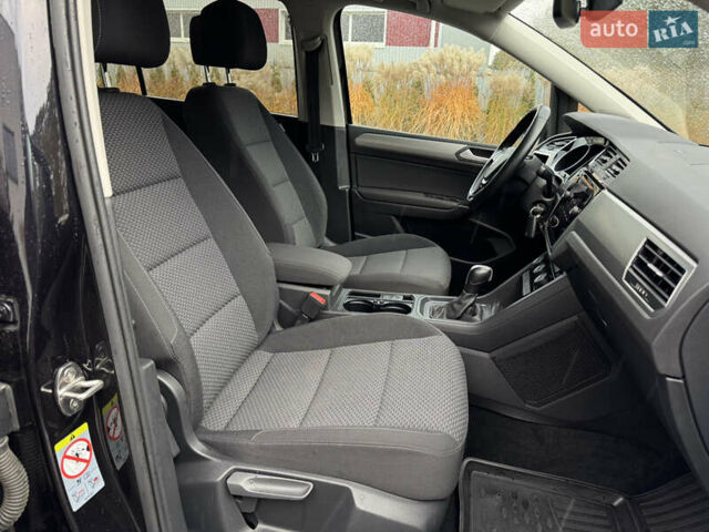 Черный Фольксваген Туран, объемом двигателя 1.97 л и пробегом 225 тыс. км за 17950 $, фото 23 на Automoto.ua