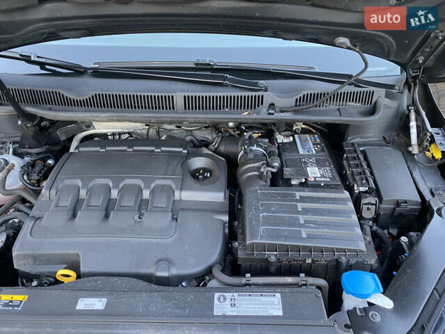 Черный Фольксваген Туран, объемом двигателя 2 л и пробегом 183 тыс. км за 16999 $, фото 29 на Automoto.ua