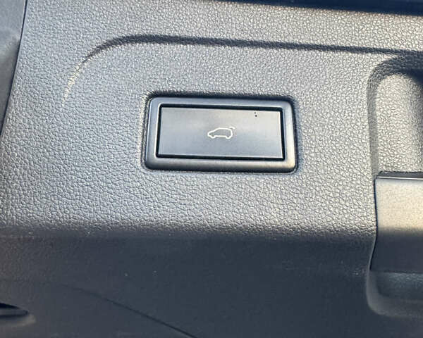 Черный Фольксваген Туран, объемом двигателя 1.97 л и пробегом 289 тыс. км за 17500 $, фото 6 на Automoto.ua