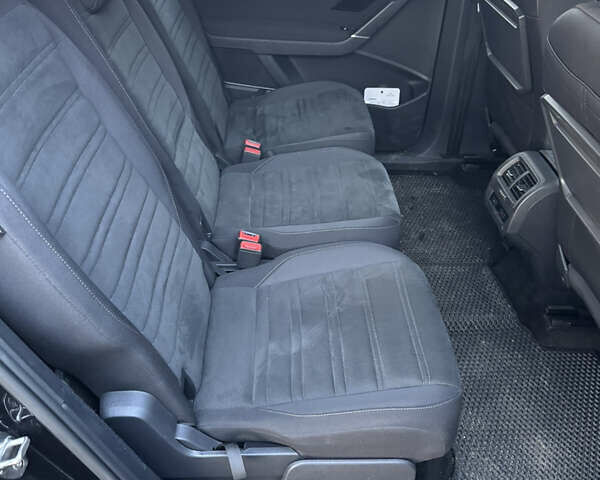 Черный Фольксваген Туран, объемом двигателя 1.97 л и пробегом 289 тыс. км за 17500 $, фото 5 на Automoto.ua