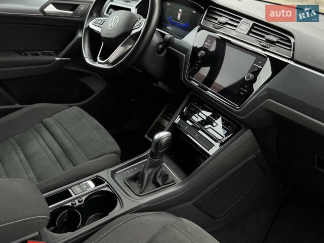 Черный Фольксваген Туран, объемом двигателя 2 л и пробегом 188 тыс. км за 22300 $, фото 17 на Automoto.ua