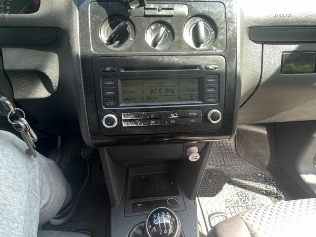 Черный Фольксваген Туран, объемом двигателя 1.6 л и пробегом 256 тыс. км за 4700 $, фото 3 на Automoto.ua