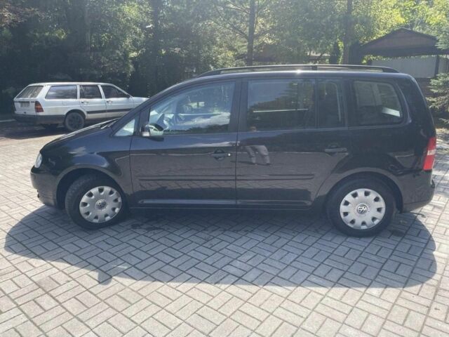 Черный Фольксваген Туран, объемом двигателя 1.6 л и пробегом 256 тыс. км за 4700 $, фото 2 на Automoto.ua