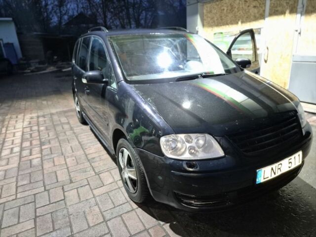 Черный Фольксваген Туран, объемом двигателя 1.9 л и пробегом 495 тыс. км за 2750 $, фото 1 на Automoto.ua