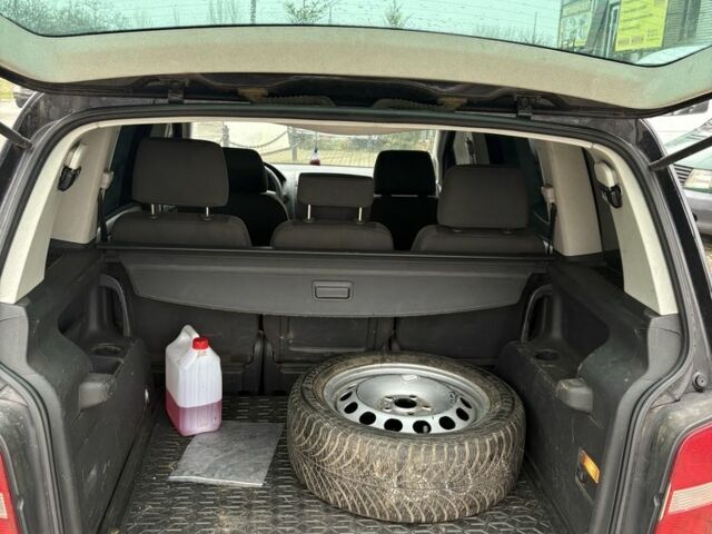 Черный Фольксваген Туран, объемом двигателя 2 л и пробегом 350 тыс. км за 2300 $, фото 3 на Automoto.ua