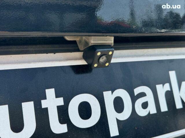 Черный Фольксваген Туран, объемом двигателя 1.6 л и пробегом 275 тыс. км за 6090 $, фото 13 на Automoto.ua