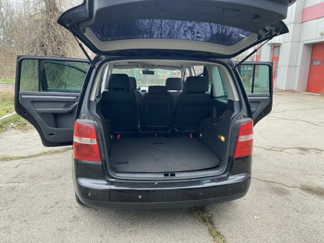 Чорний Фольксваген Туран, об'ємом двигуна 2 л та пробігом 383 тис. км за 3500 $, фото 11 на Automoto.ua