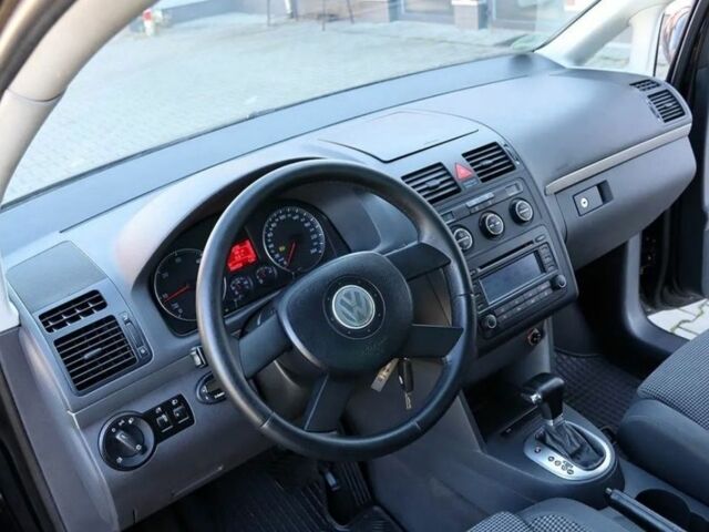 Черный Фольксваген Туран, объемом двигателя 1.9 л и пробегом 266 тыс. км за 2650 $, фото 5 на Automoto.ua