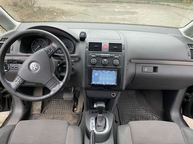 Чорний Фольксваген Туран, об'ємом двигуна 2 л та пробігом 383 тис. км за 3500 $, фото 5 на Automoto.ua