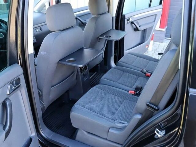 Черный Фольксваген Туран, объемом двигателя 1.9 л и пробегом 266 тыс. км за 2650 $, фото 6 на Automoto.ua