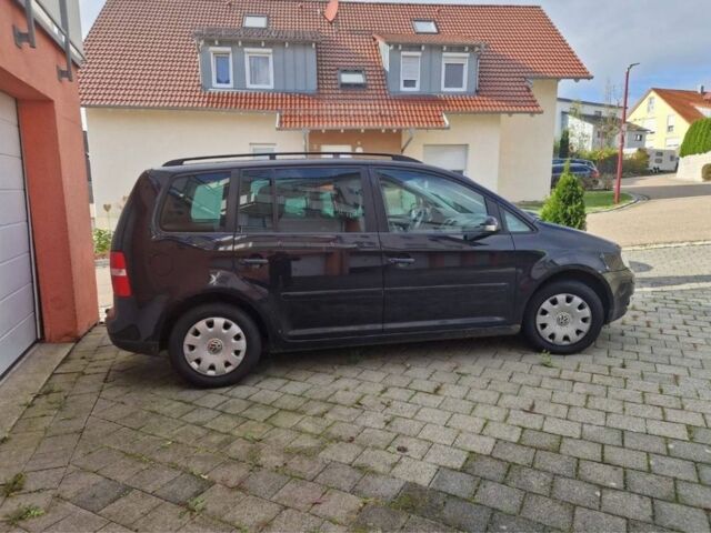 Черный Фольксваген Туран, объемом двигателя 2 л и пробегом 276 тыс. км за 2778 $, фото 1 на Automoto.ua