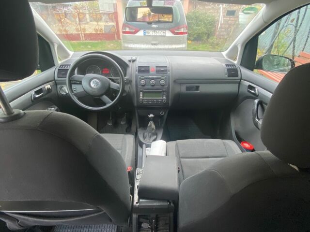 Черный Фольксваген Туран, объемом двигателя 1.9 л и пробегом 270 тыс. км за 2450 $, фото 6 на Automoto.ua