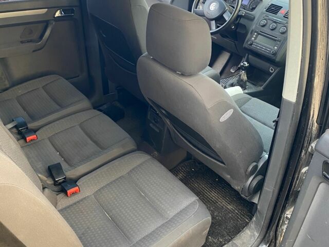 Черный Фольксваген Туран, объемом двигателя 1.9 л и пробегом 270 тыс. км за 2450 $, фото 5 на Automoto.ua