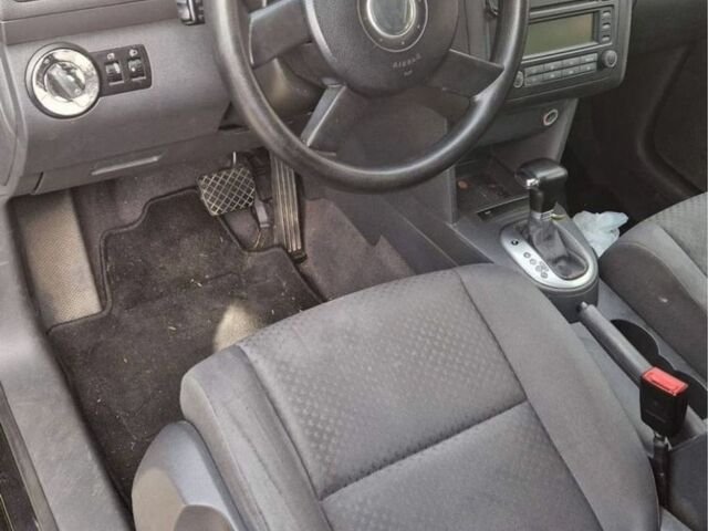 Чорний Фольксваген Туран, об'ємом двигуна 2 л та пробігом 280 тис. км за 3009 $, фото 2 на Automoto.ua