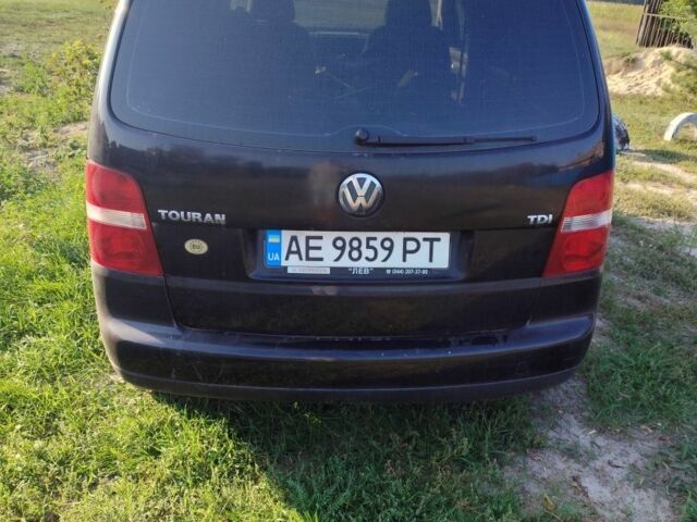 Черный Фольксваген Туран, объемом двигателя 1.9 л и пробегом 320 тыс. км за 2600 $, фото 1 на Automoto.ua