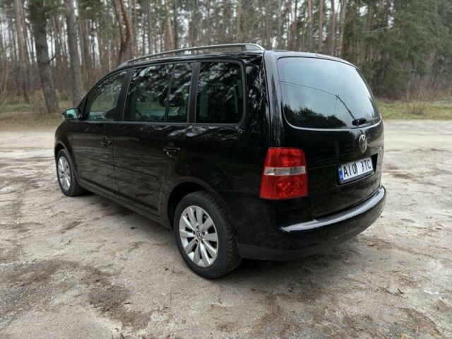 Чорний Фольксваген Туран, об'ємом двигуна 2 л та пробігом 328 тис. км за 2999 $, фото 6 на Automoto.ua