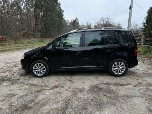 Чорний Фольксваген Туран, об'ємом двигуна 2 л та пробігом 328 тис. км за 2999 $, фото 7 на Automoto.ua