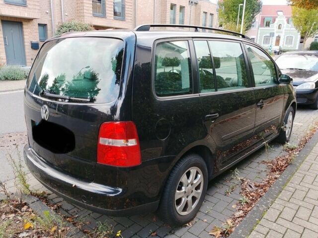 Черный Фольксваген Туран, объемом двигателя 1.6 л и пробегом 200 тыс. км за 4850 $, фото 1 на Automoto.ua