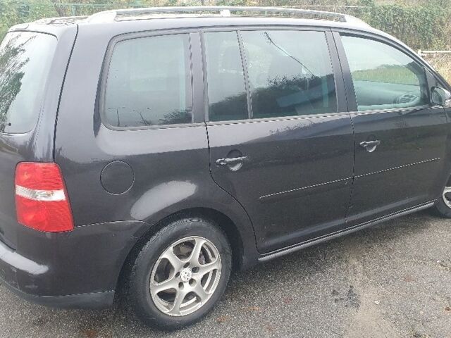 Черный Фольксваген Туран, объемом двигателя 1.9 л и пробегом 333 тыс. км за 3300 $, фото 2 на Automoto.ua