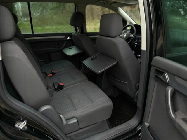 Чорний Фольксваген Туран, об'ємом двигуна 2 л та пробігом 328 тис. км за 2999 $, фото 13 на Automoto.ua