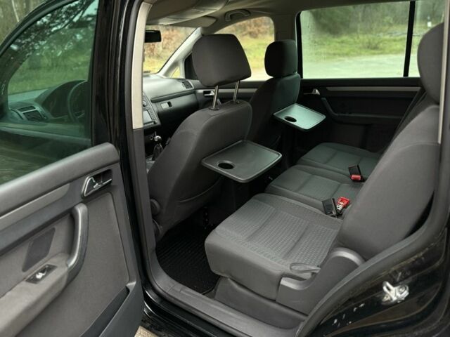 Чорний Фольксваген Туран, об'ємом двигуна 2 л та пробігом 328 тис. км за 2999 $, фото 12 на Automoto.ua