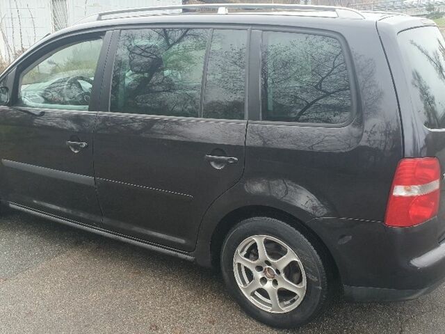 Черный Фольксваген Туран, объемом двигателя 1.9 л и пробегом 333 тыс. км за 3300 $, фото 3 на Automoto.ua