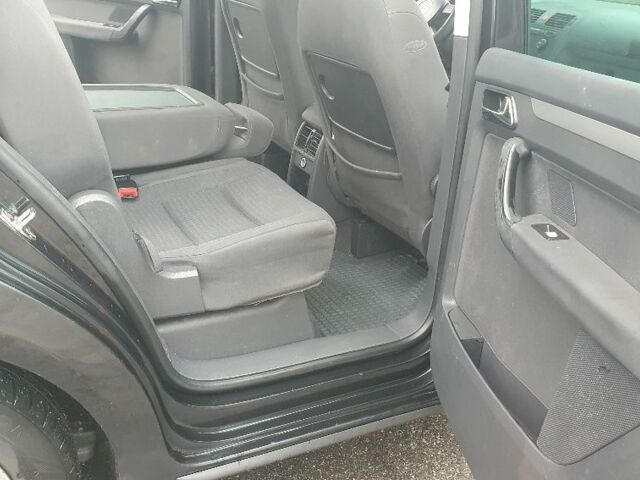 Черный Фольксваген Туран, объемом двигателя 1.9 л и пробегом 333 тыс. км за 3300 $, фото 10 на Automoto.ua