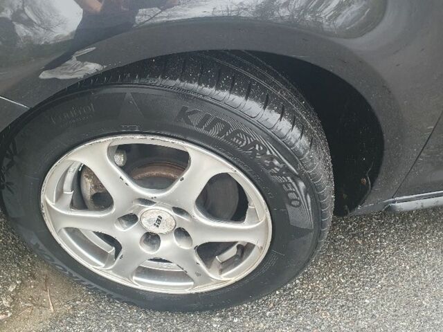 Черный Фольксваген Туран, объемом двигателя 1.9 л и пробегом 333 тыс. км за 3300 $, фото 5 на Automoto.ua