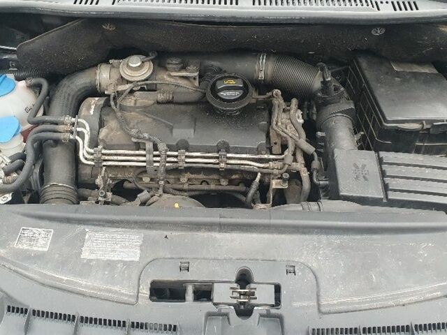 Черный Фольксваген Туран, объемом двигателя 1.9 л и пробегом 333 тыс. км за 3300 $, фото 18 на Automoto.ua