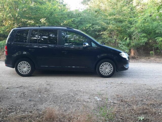 Черный Фольксваген Туран, объемом двигателя 1.6 л и пробегом 138 тыс. км за 7175 $, фото 2 на Automoto.ua