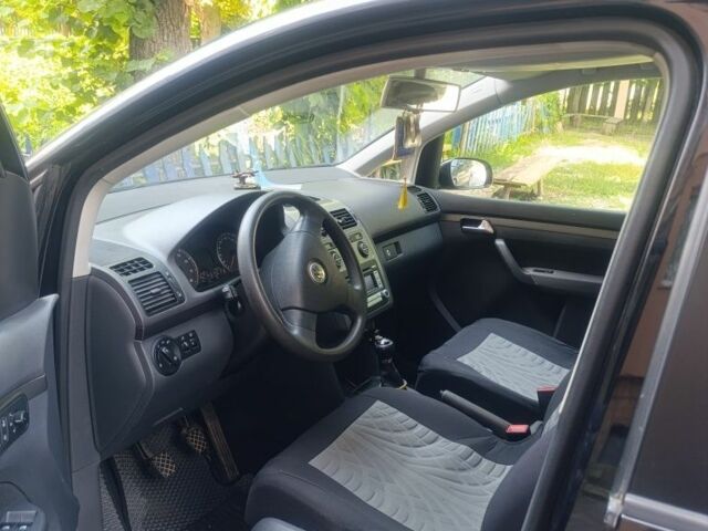 Чорний Фольксваген Туран, об'ємом двигуна 1.6 л та пробігом 234 тис. км за 6000 $, фото 7 на Automoto.ua