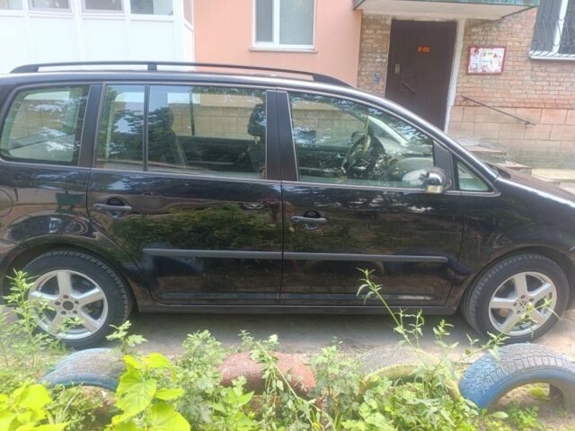 Чорний Фольксваген Туран, об'ємом двигуна 1.6 л та пробігом 234 тис. км за 6000 $, фото 1 на Automoto.ua