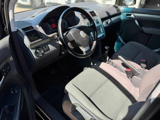 Черный Фольксваген Туран, объемом двигателя 1.6 л и пробегом 225 тыс. км за 7800 $, фото 10 на Automoto.ua