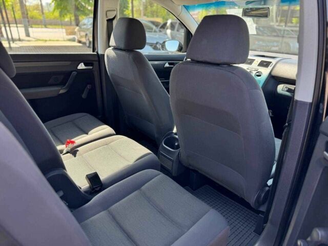 Черный Фольксваген Туран, объемом двигателя 1.6 л и пробегом 225 тыс. км за 7800 $, фото 15 на Automoto.ua