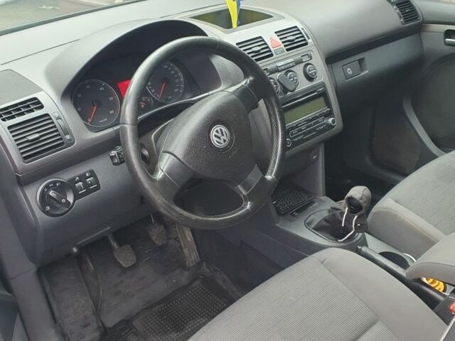 Черный Фольксваген Туран, объемом двигателя 1.9 л и пробегом 242 тыс. км за 8500 $, фото 3 на Automoto.ua