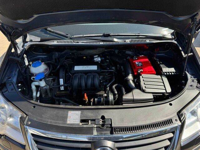 Черный Фольксваген Туран, объемом двигателя 1.6 л и пробегом 225 тыс. км за 7800 $, фото 1 на Automoto.ua