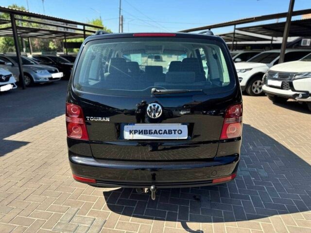 Черный Фольксваген Туран, объемом двигателя 1.6 л и пробегом 225 тыс. км за 7800 $, фото 7 на Automoto.ua