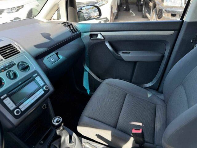 Черный Фольксваген Туран, объемом двигателя 1.6 л и пробегом 225 тыс. км за 7800 $, фото 11 на Automoto.ua